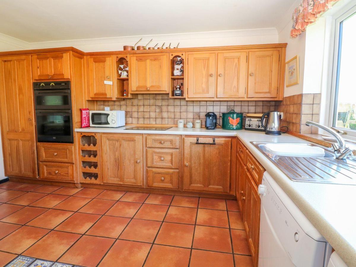 Charming 2 Bed House Near Rhoscolyn Discounts For Holyhead Exterior photo