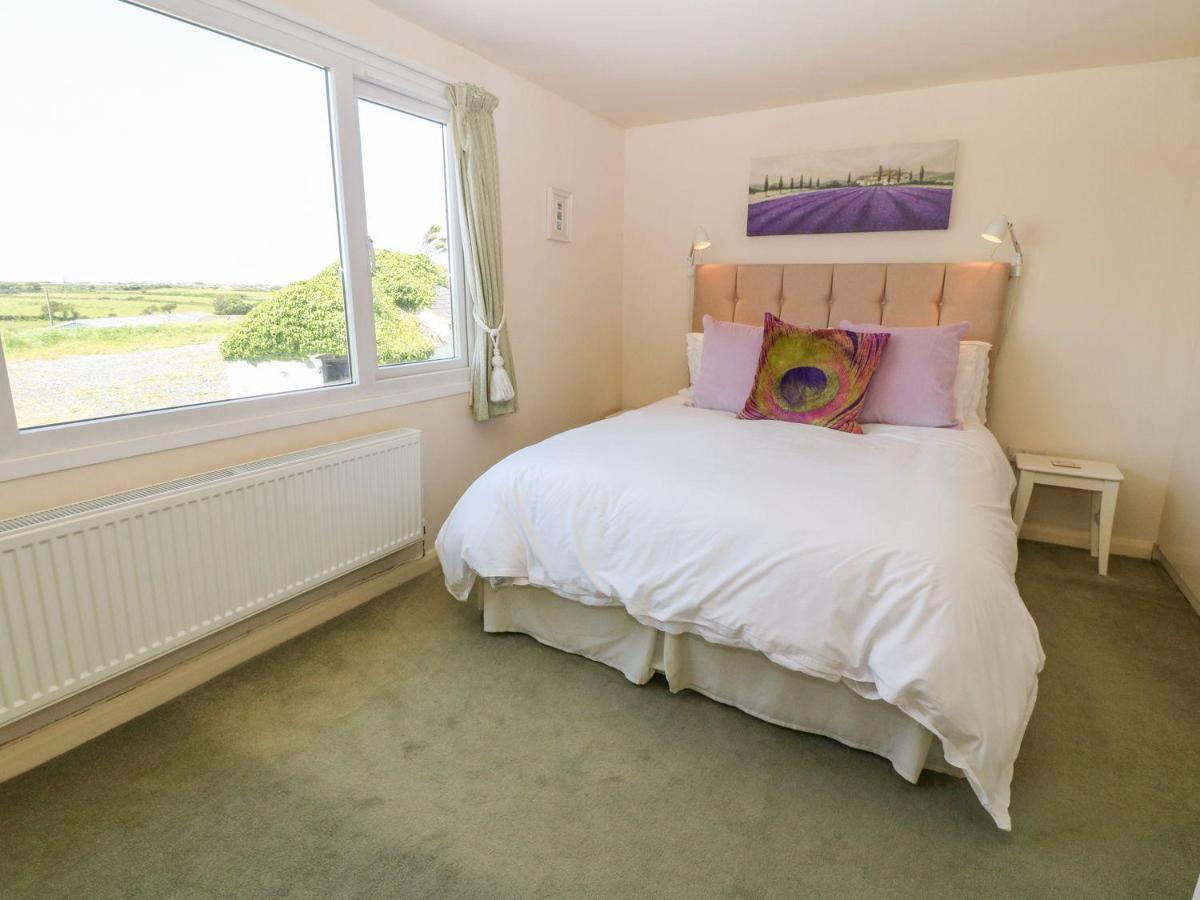 Charming 2 Bed House Near Rhoscolyn Discounts For Holyhead Exterior photo