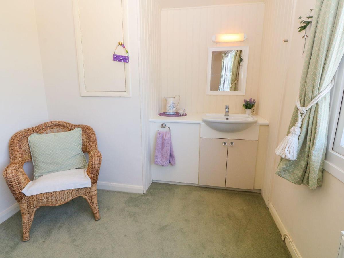 Charming 2 Bed House Near Rhoscolyn Discounts For Holyhead Exterior photo