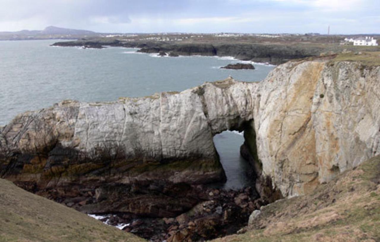 Charming 2 Bed House Near Rhoscolyn Discounts For Holyhead Exterior photo